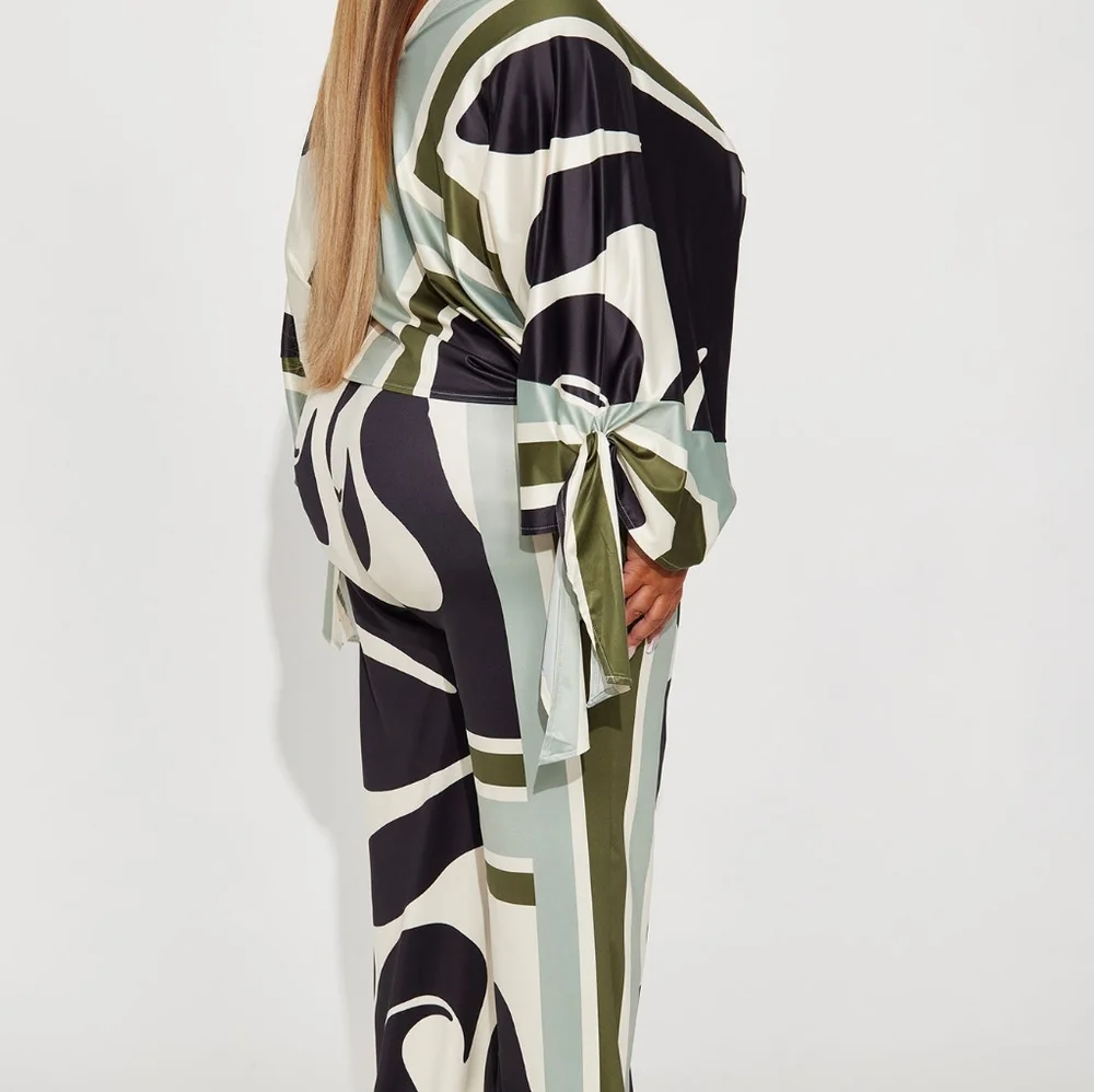 LAST CHANCE Fashion Nova Pant Set Sage Green Abstract Swirl Wide Leg 🌿 3x - Picture 5 of 6